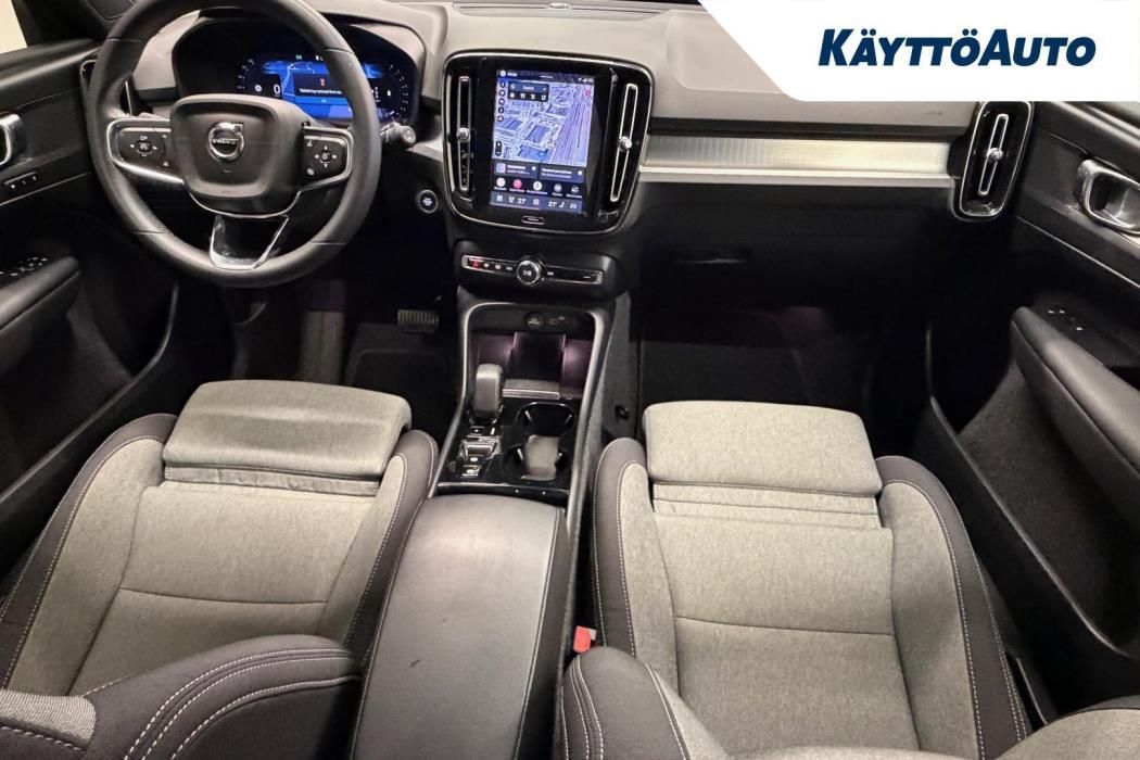 VOLVO XC40 2024