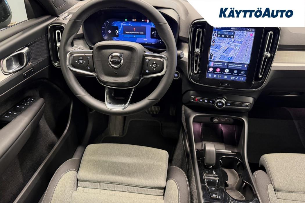VOLVO XC40 2024