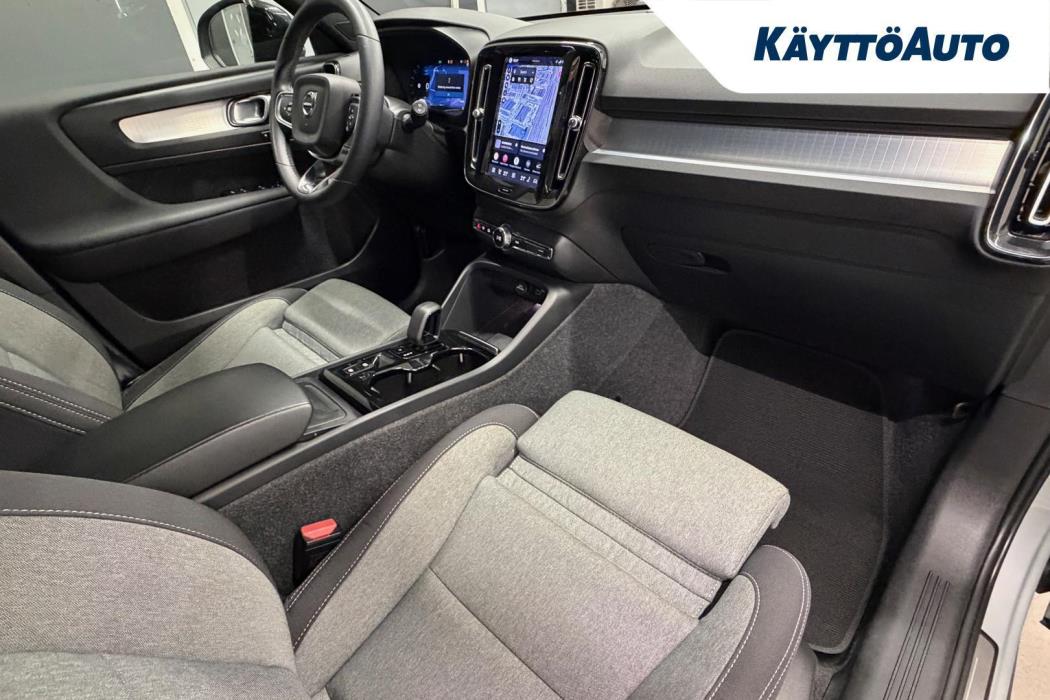 VOLVO XC40 2024