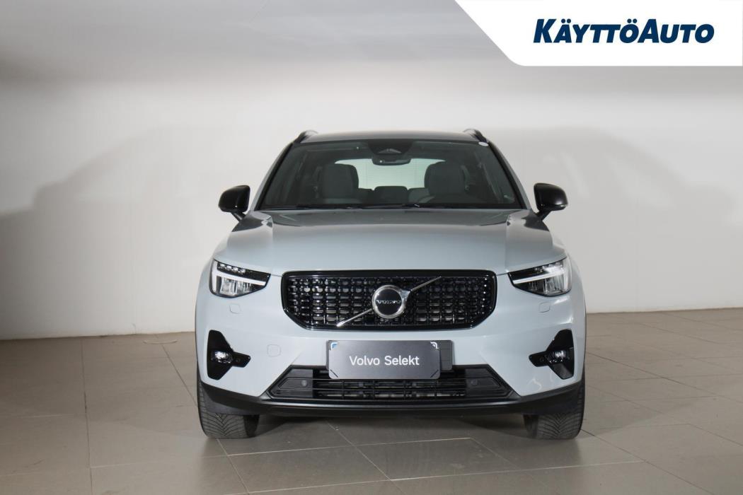 VOLVO XC40 2024