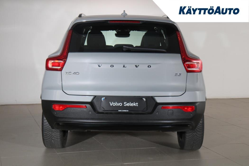 VOLVO XC40 2024
