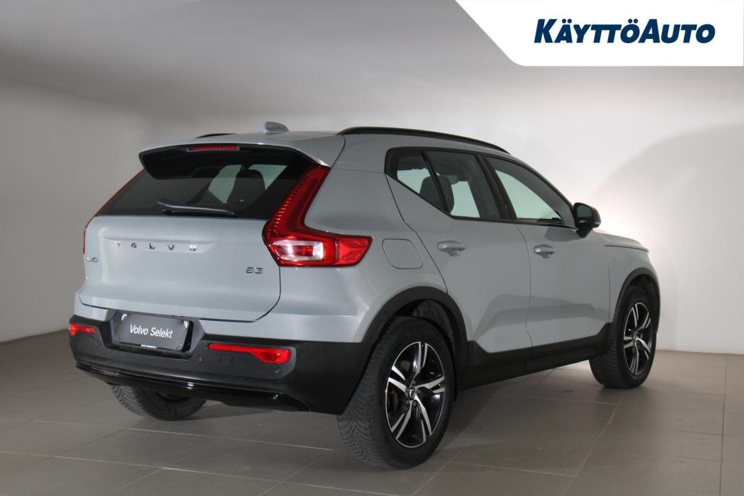 VOLVO XC40 2024