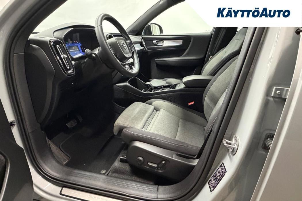 VOLVO XC40 2024