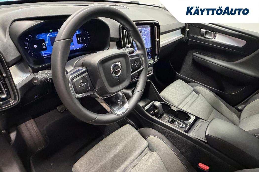 VOLVO XC40 2024