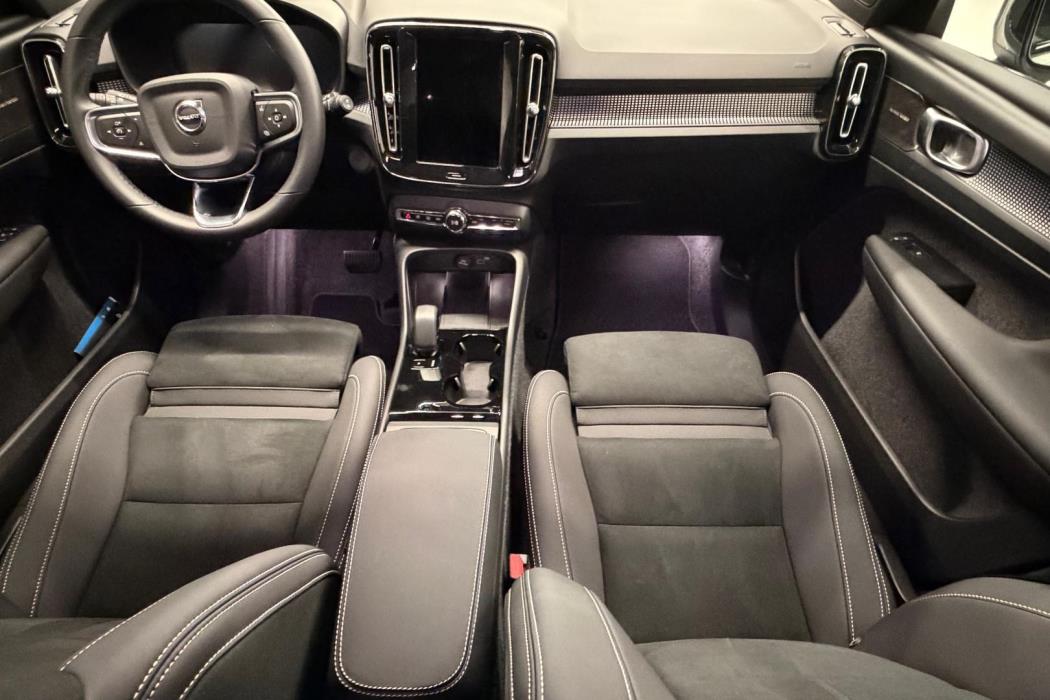 VOLVO EX40 2026