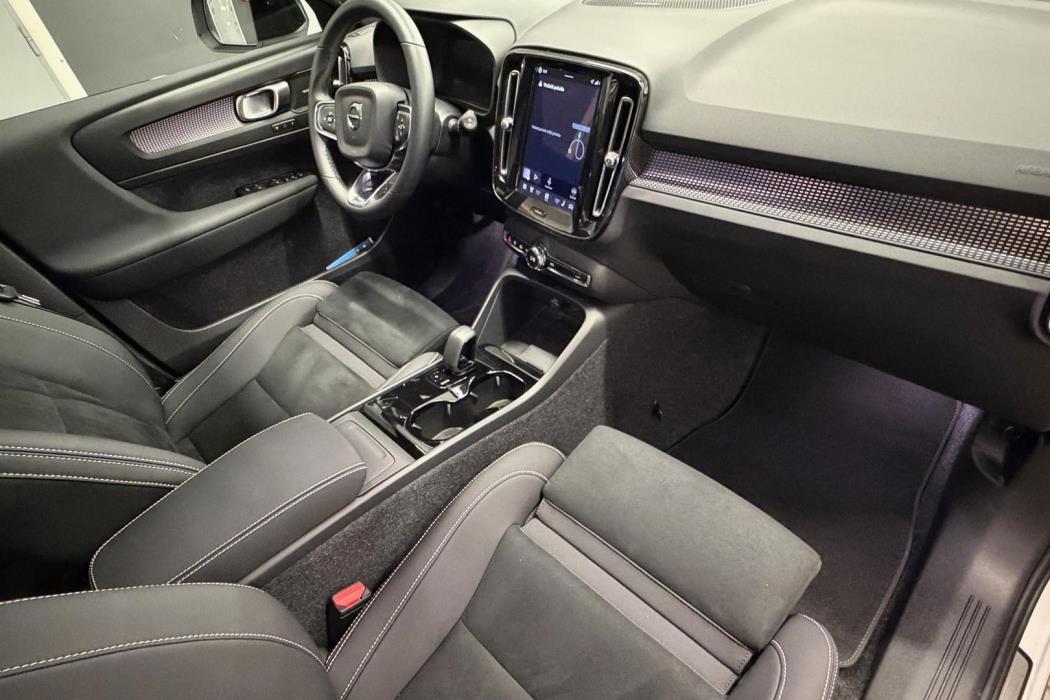 VOLVO EX40 2026