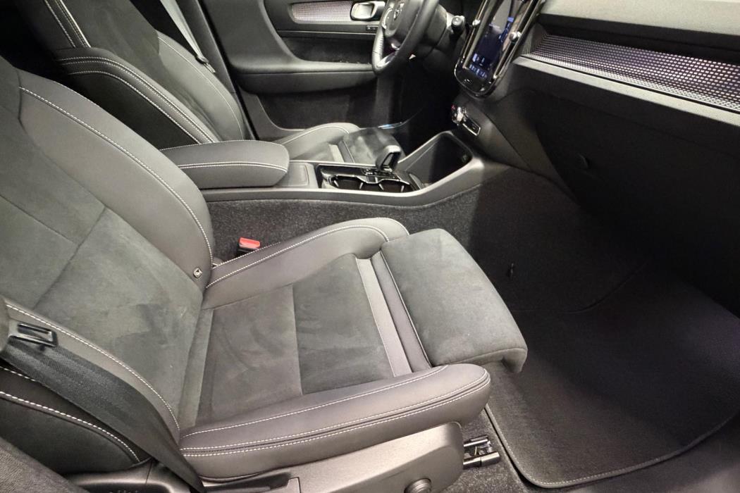 VOLVO EX40 2026