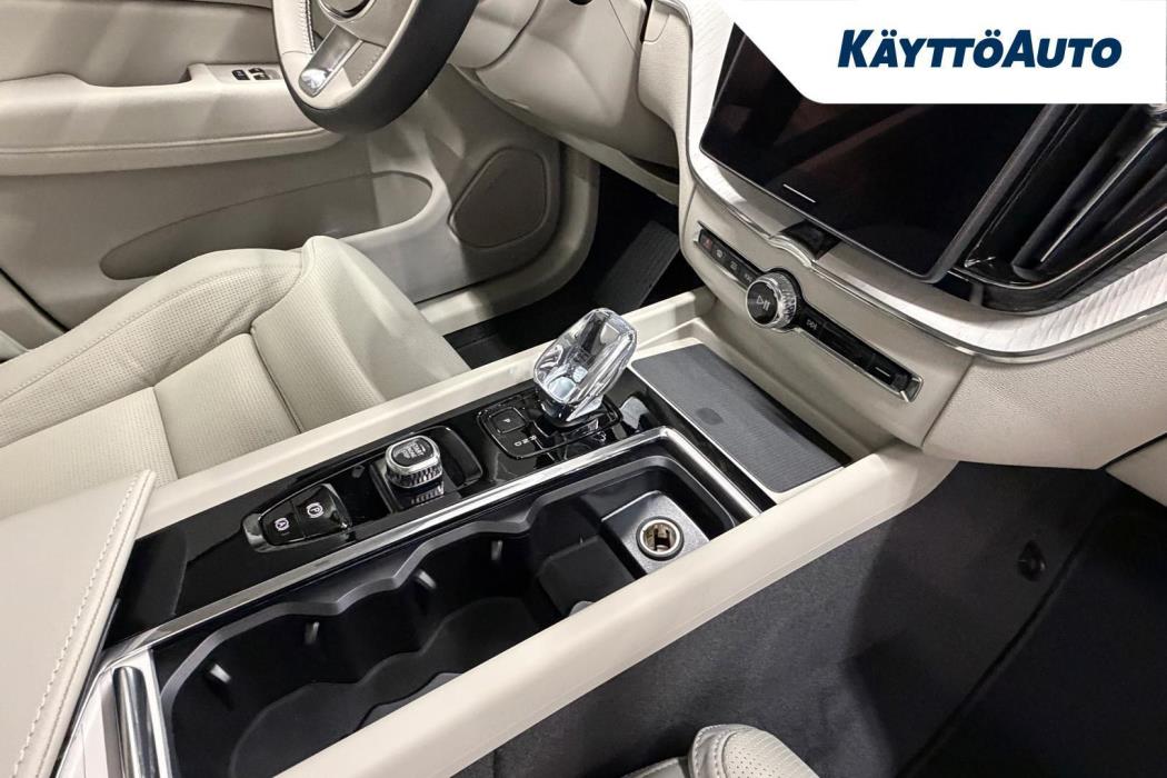 VOLVO XC60 2027