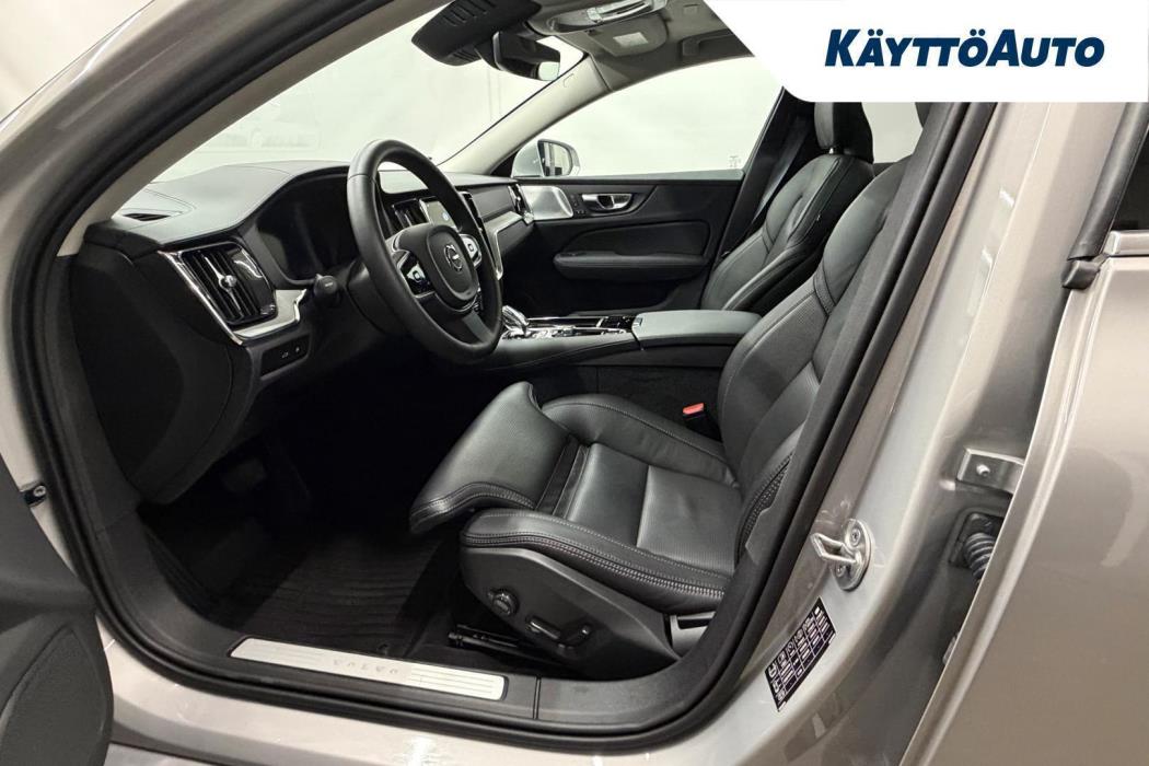 VOLVO V60 2024