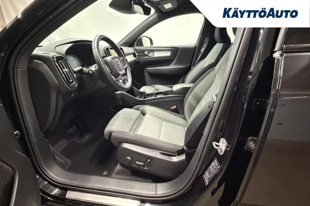 VOLVO XC40 2024