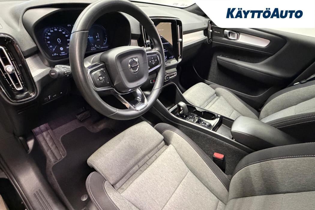 VOLVO XC40 2024