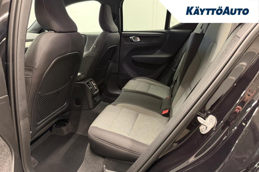 VOLVO XC40 2024