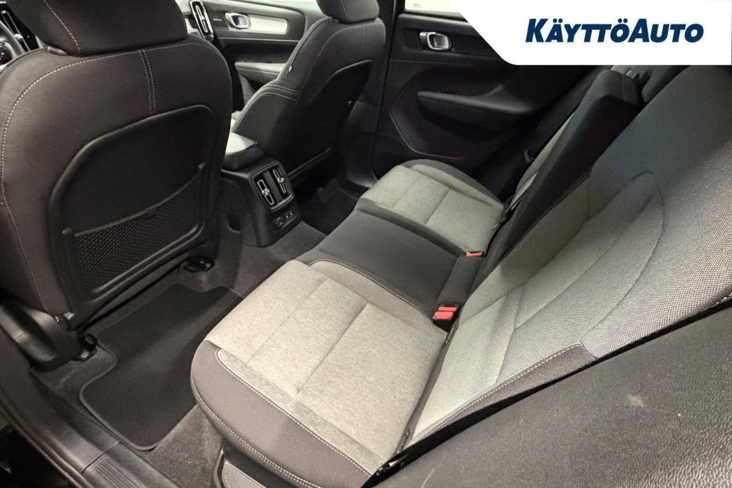 VOLVO XC40 2024