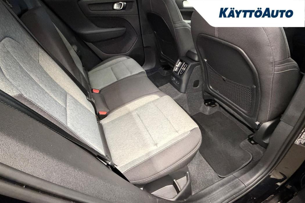 VOLVO XC40 2024