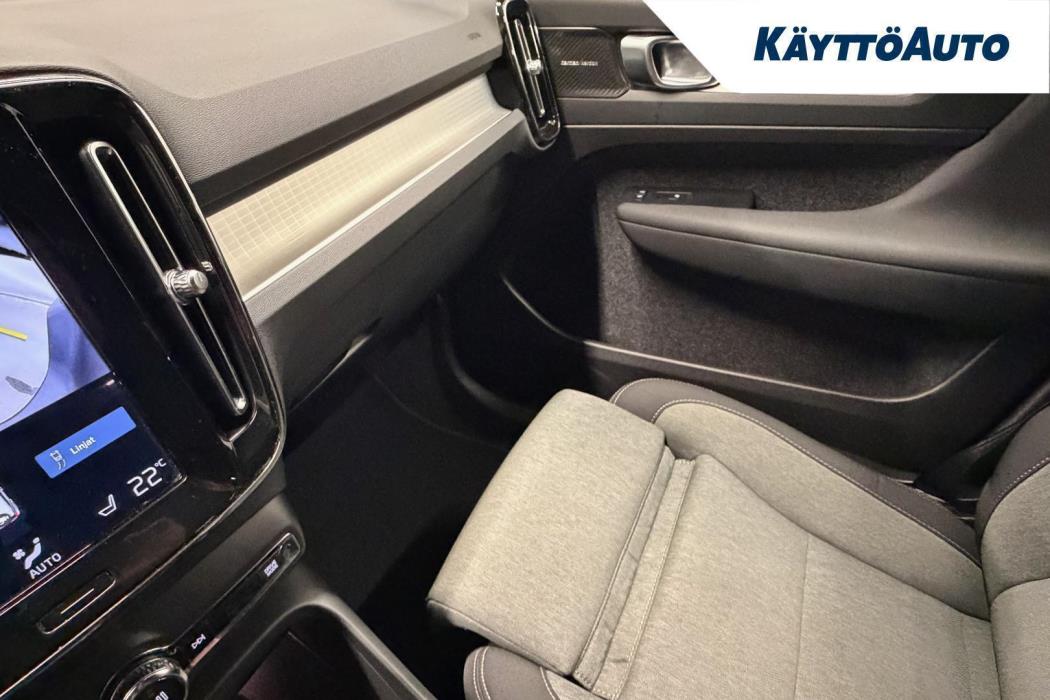 VOLVO XC40 2024