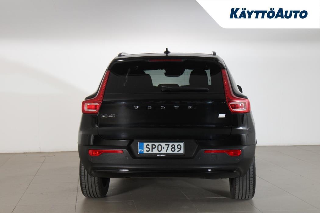 VOLVO XC40 2024