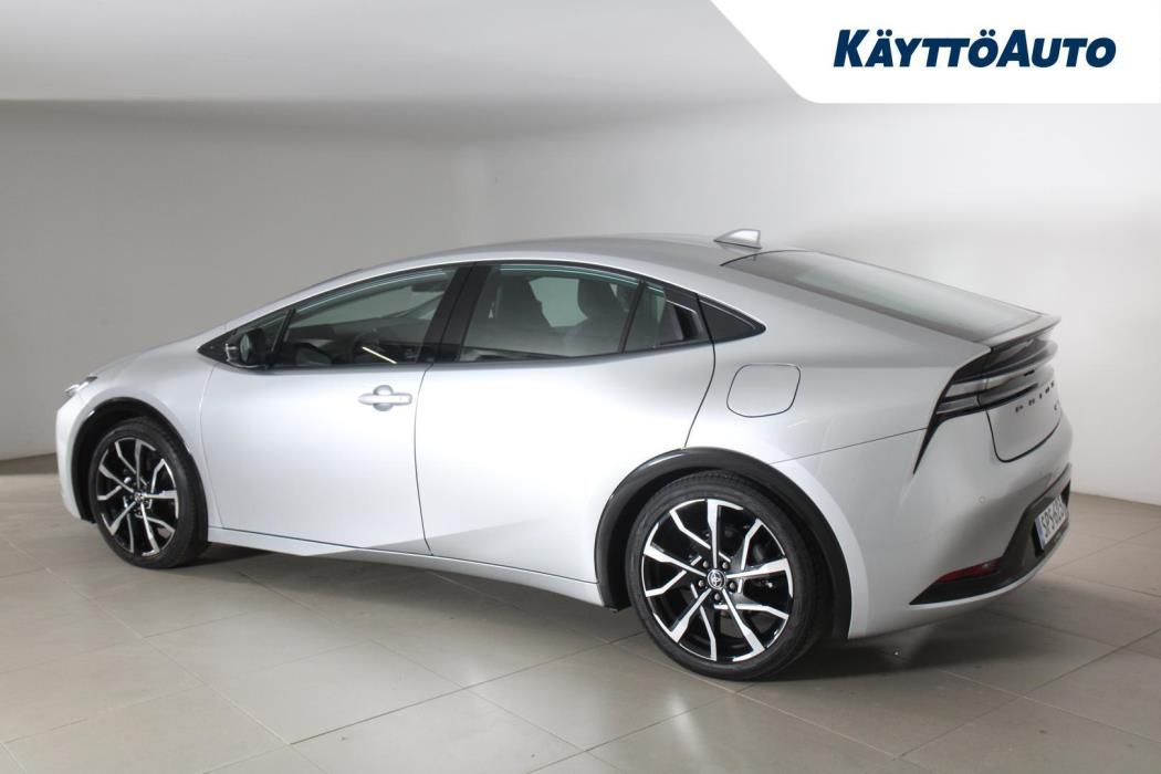TOYOTA Prius Plug-in 2024