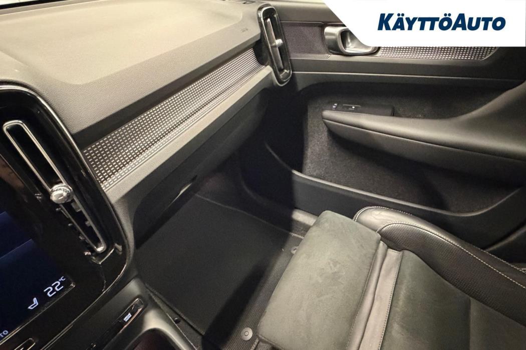 VOLVO XC40 2019
