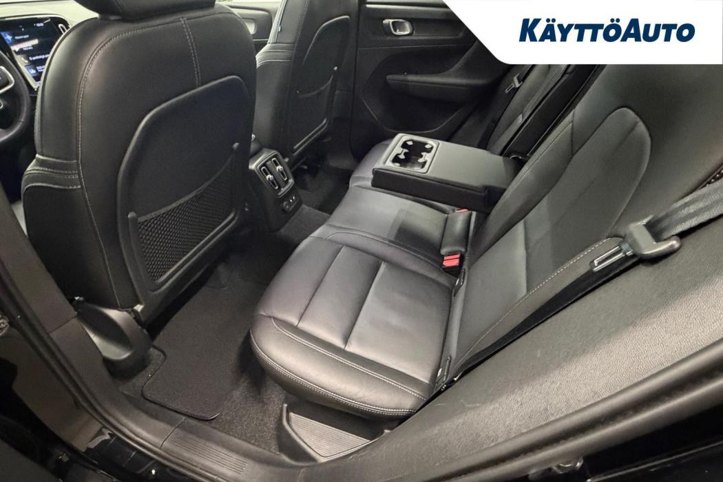 VOLVO XC40 2021