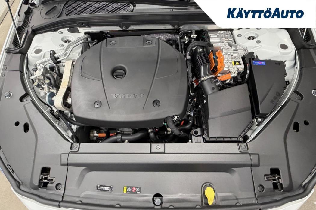 VOLVO V90 2025
