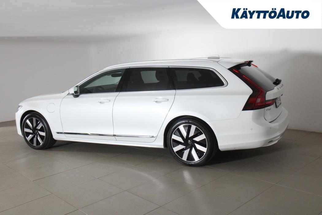 VOLVO V90 2025