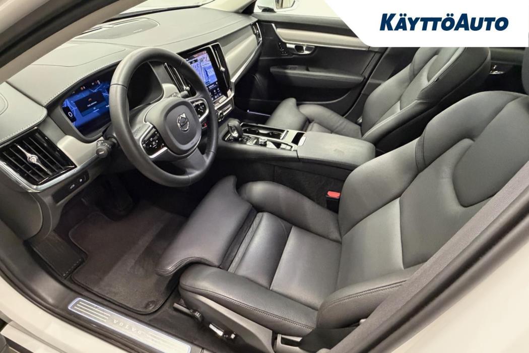 VOLVO V90 2025