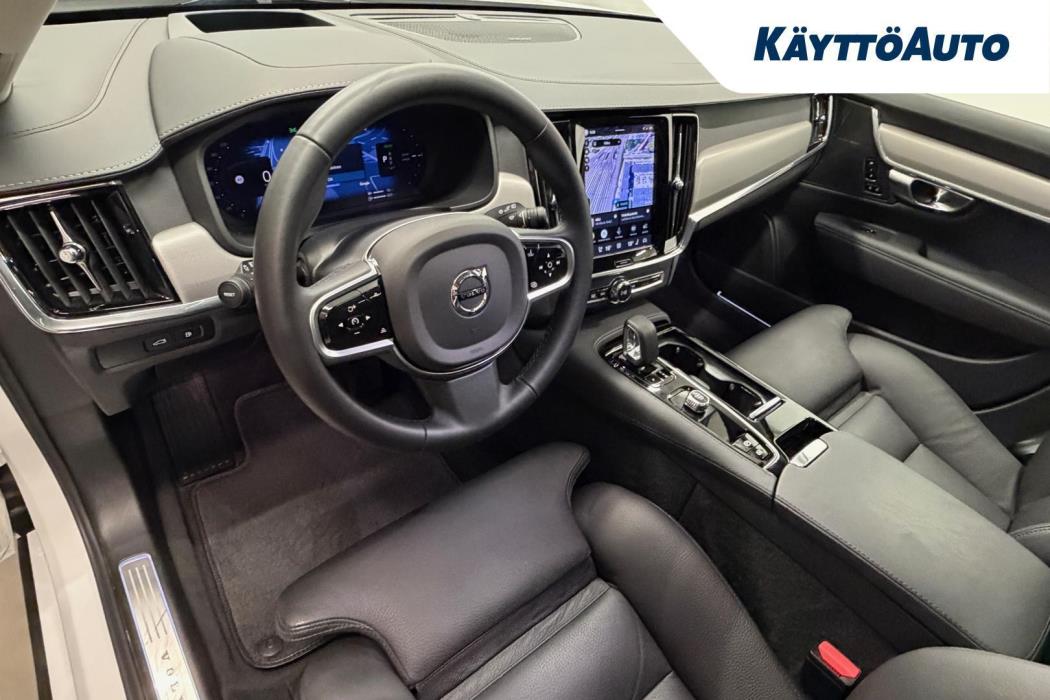 VOLVO V90 2025