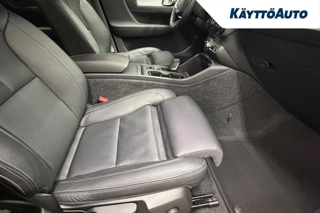 VOLVO XC40 2021