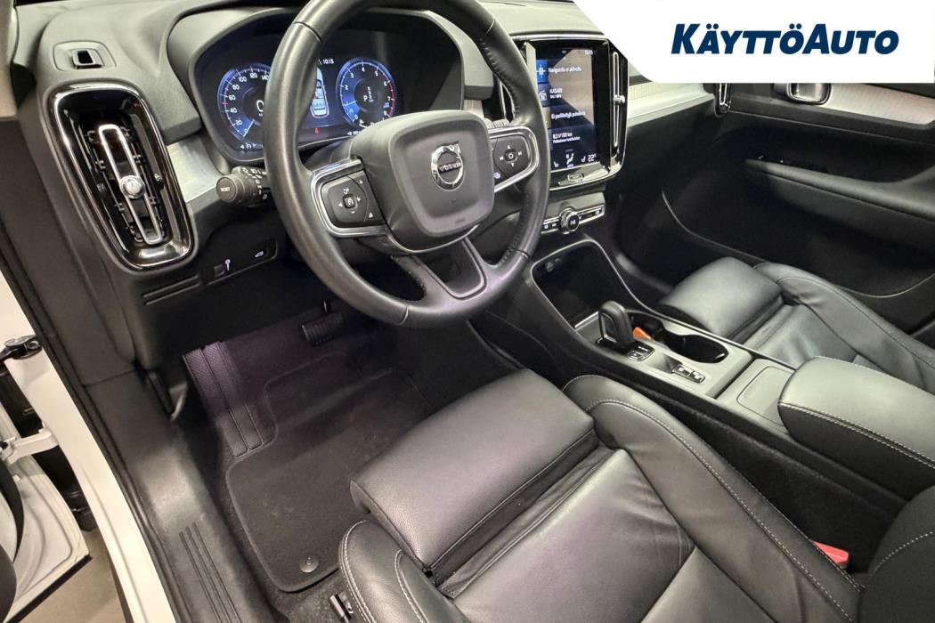 VOLVO XC40 2021