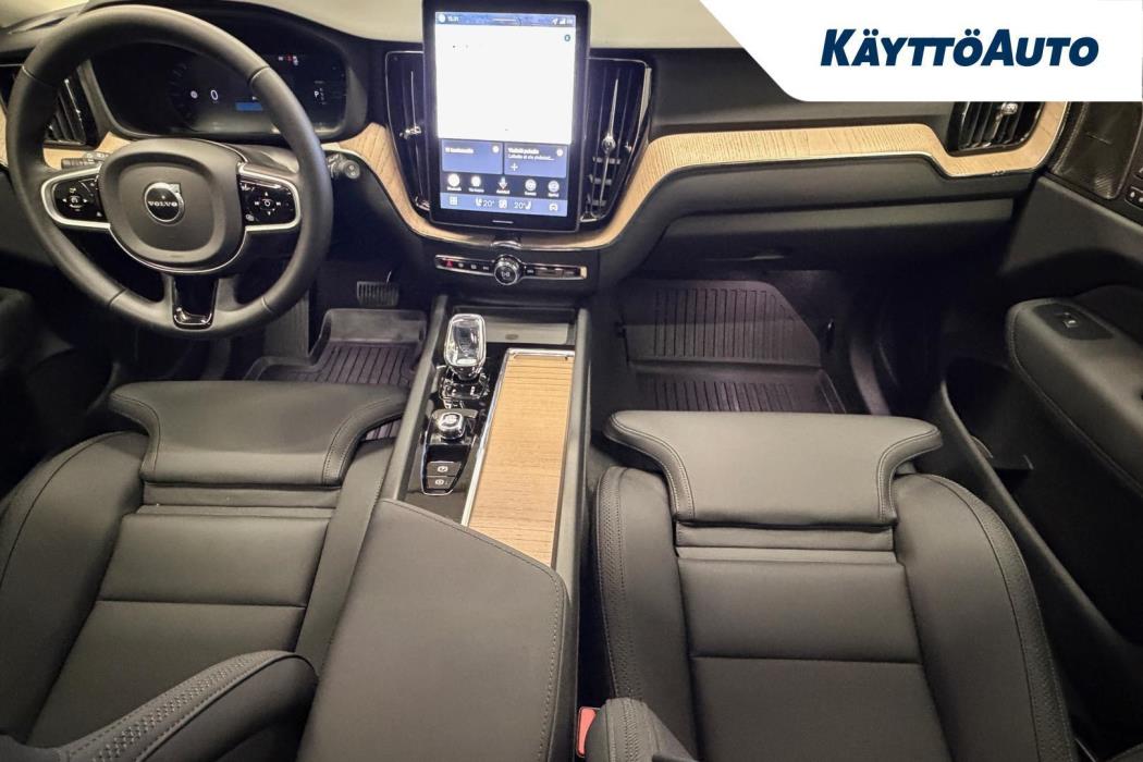 VOLVO XC60 2026