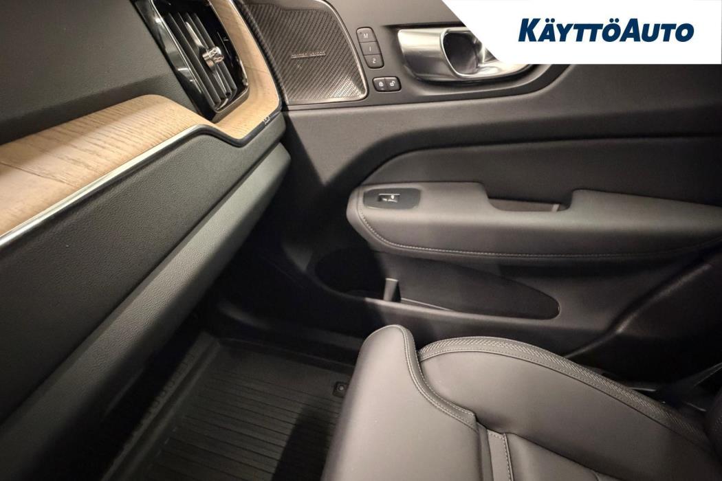 VOLVO XC60 2026