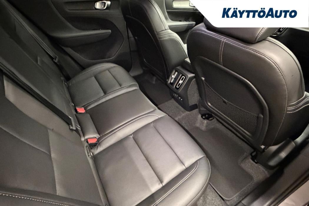 VOLVO XC40 2026