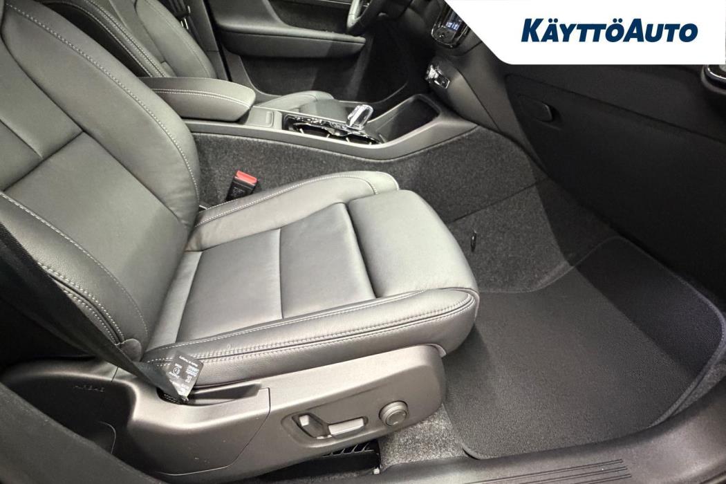 VOLVO XC40 2026