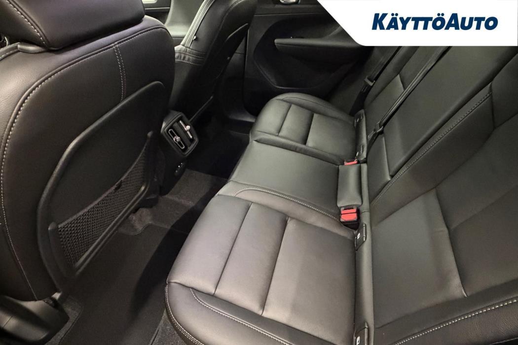 VOLVO XC40 2026