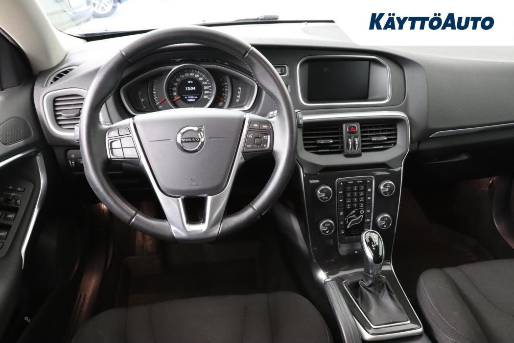 VOLVO V40 2018