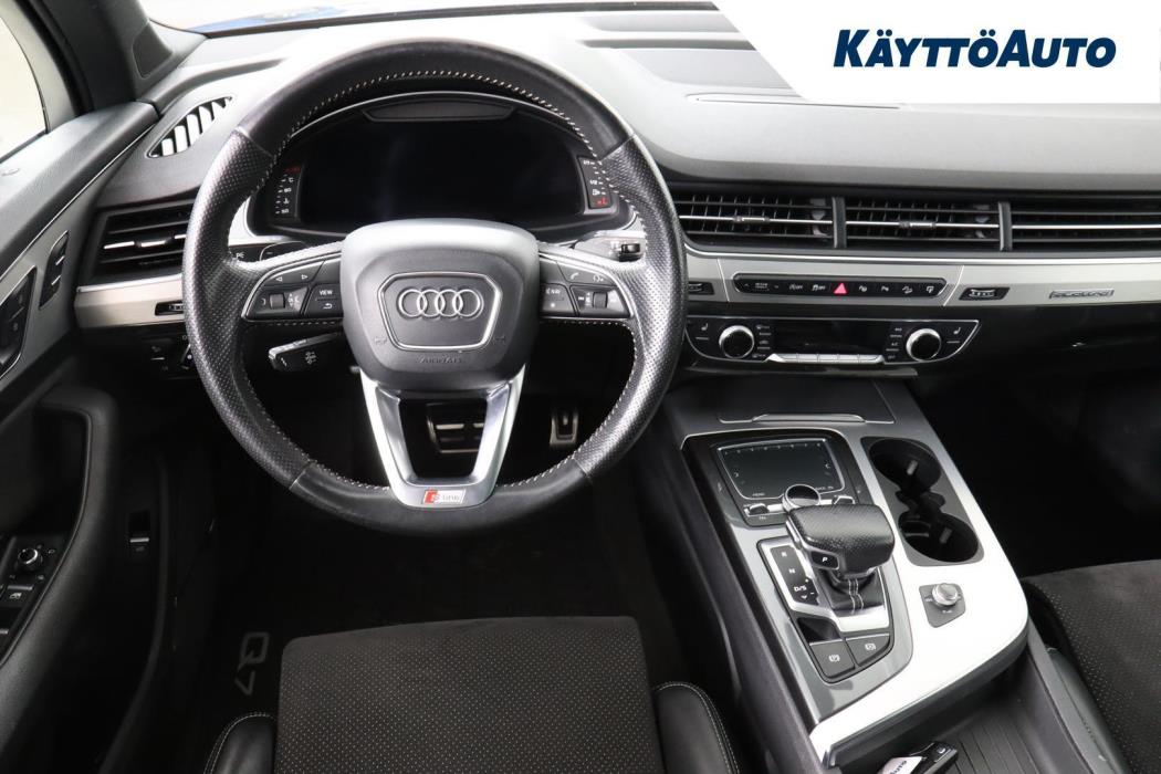 AUDI Q7 2015