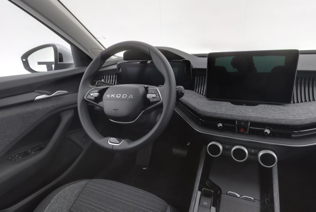 SKODA Superb 2026