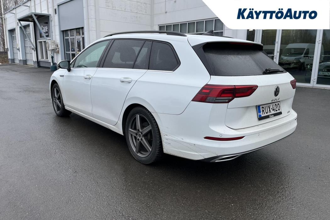 VOLKSWAGEN Golf 2023