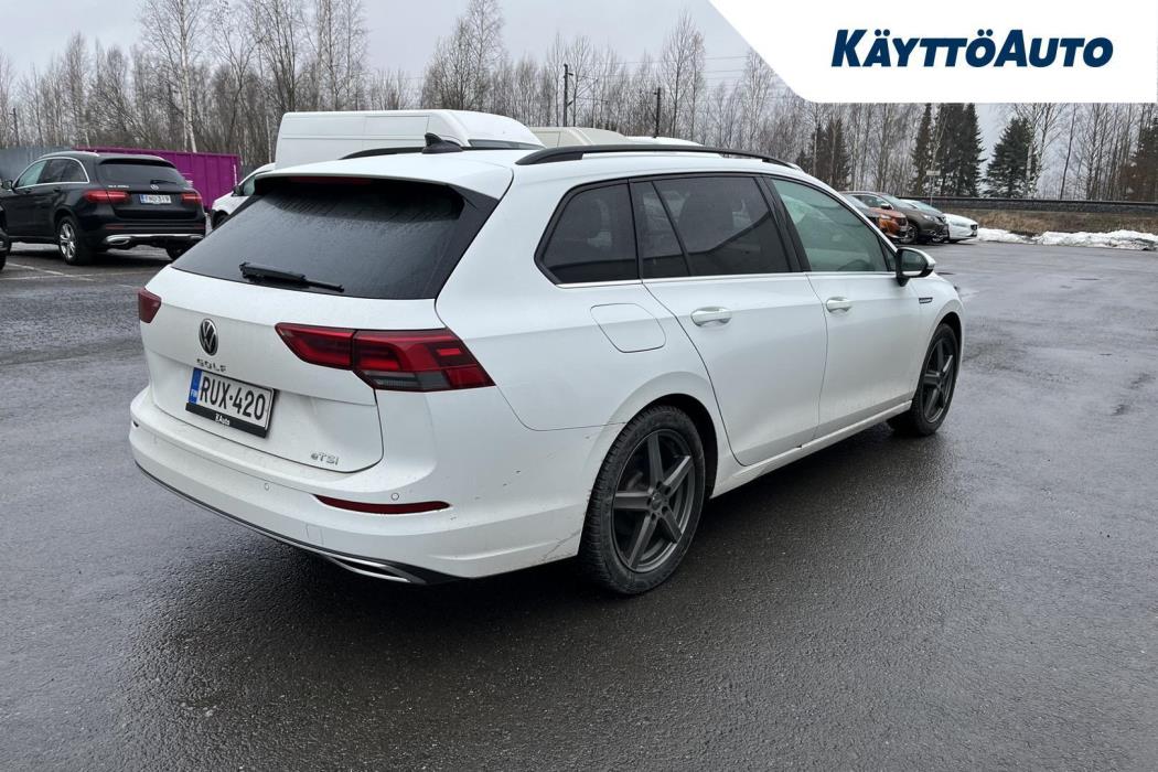 VOLKSWAGEN Golf 2023