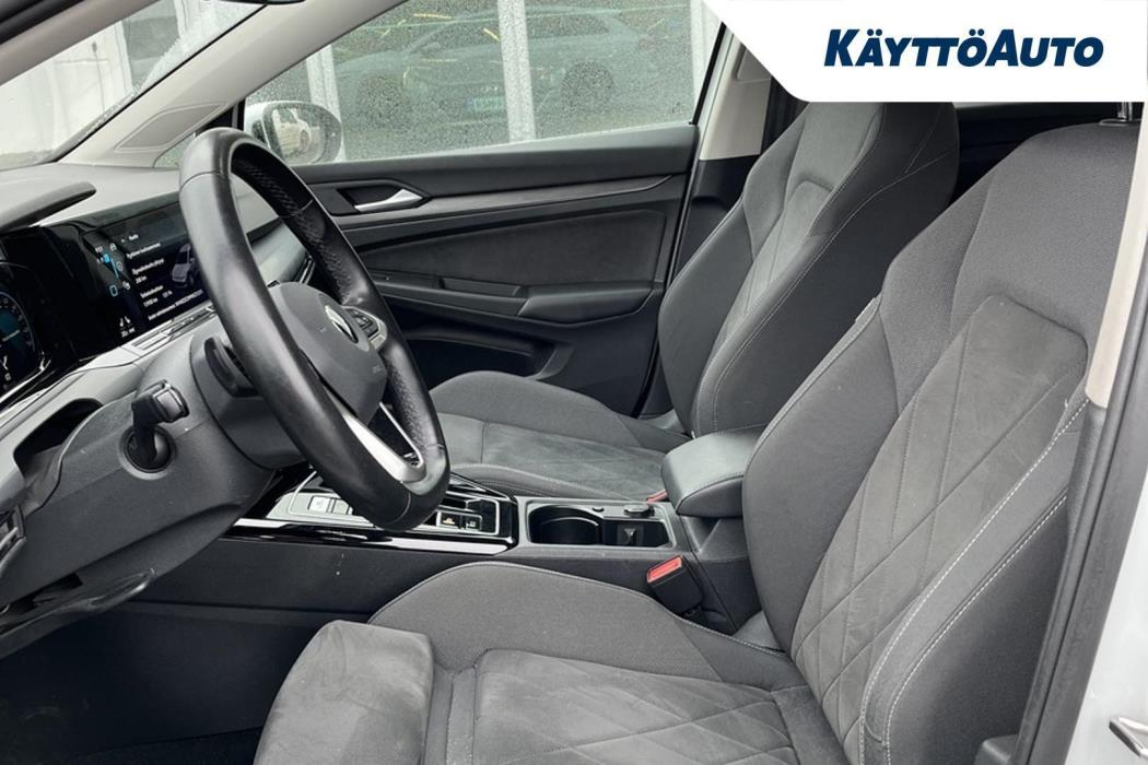 VOLKSWAGEN Golf 2023