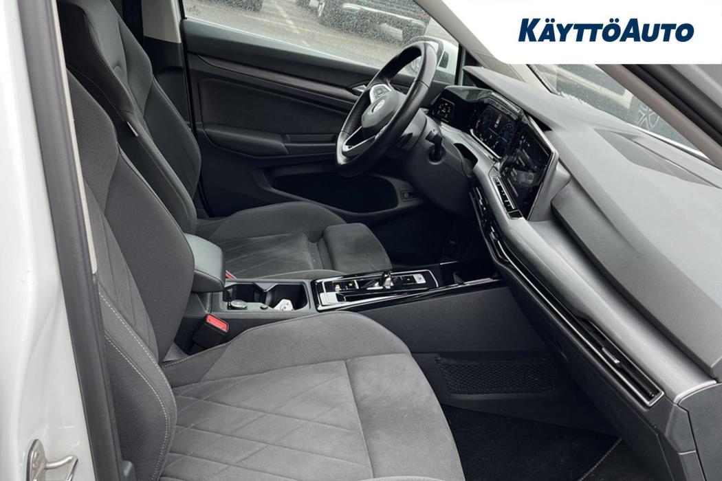 VOLKSWAGEN Golf 2023