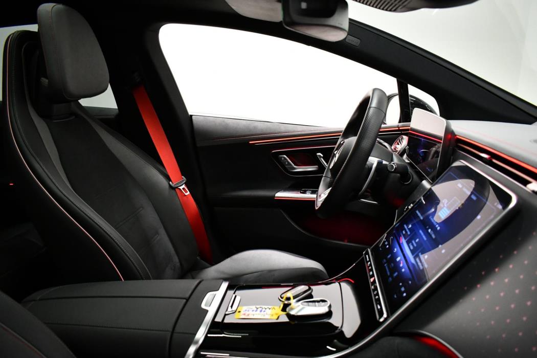 MERCEDES-BENZ EQE 2023