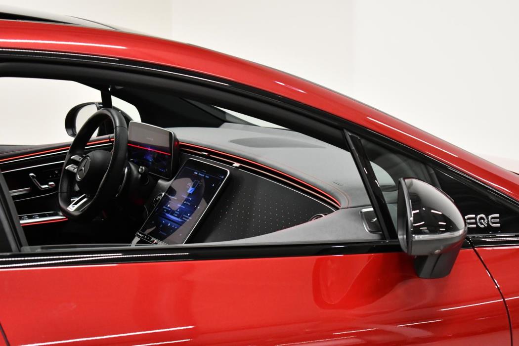 MERCEDES-BENZ EQE 2023