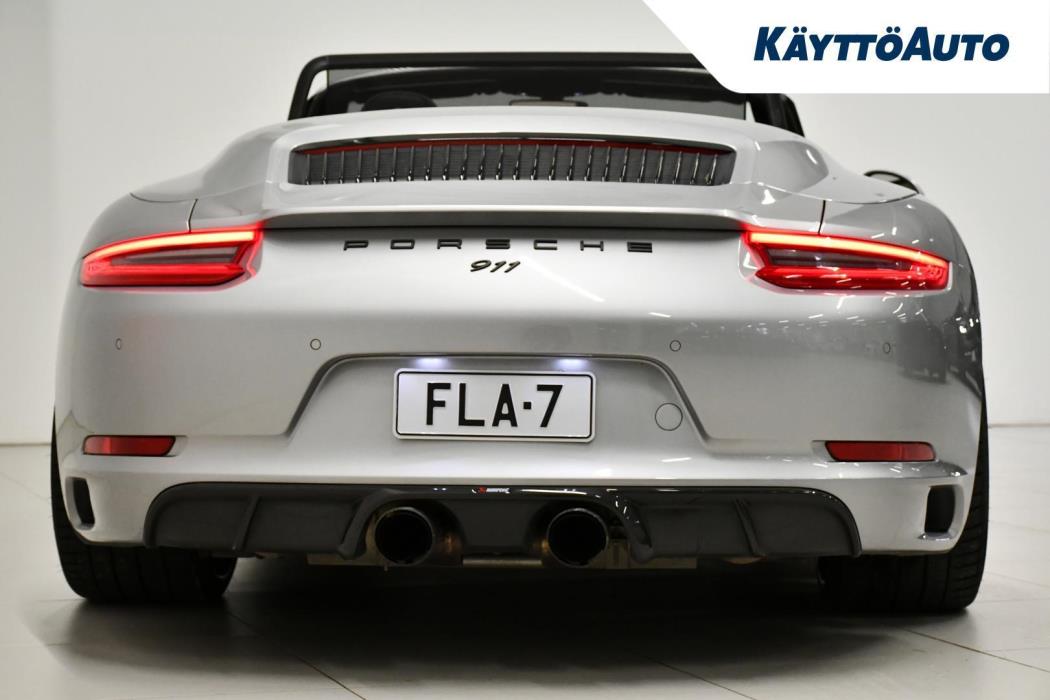 PORSCHE 911 2016