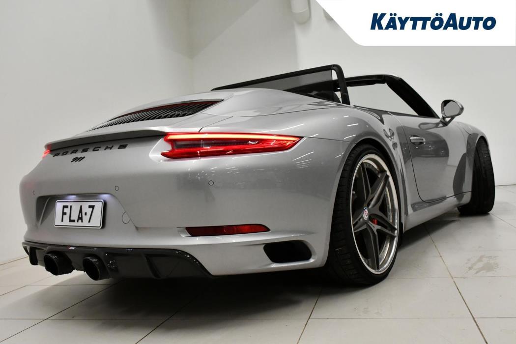 PORSCHE 911 2016