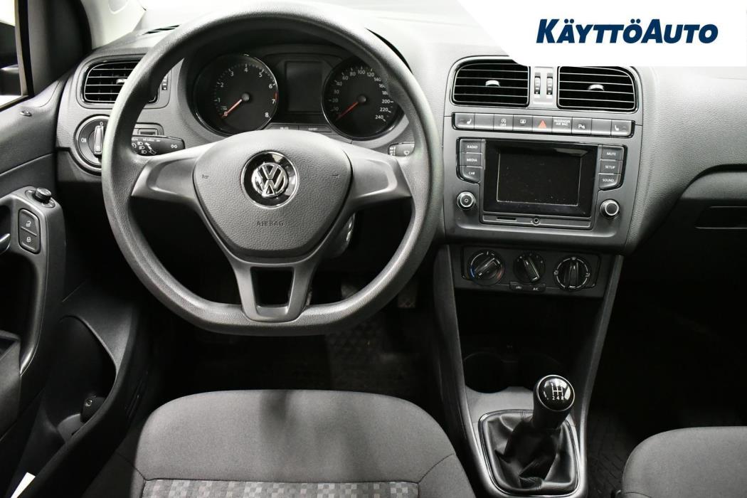 VOLKSWAGEN Polo 2015