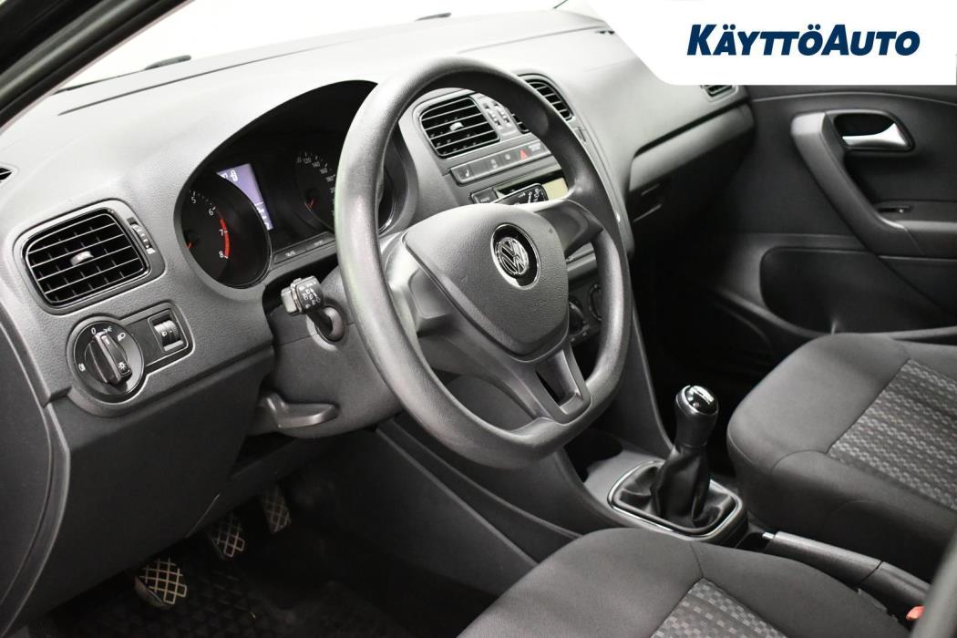 VOLKSWAGEN Polo 2015