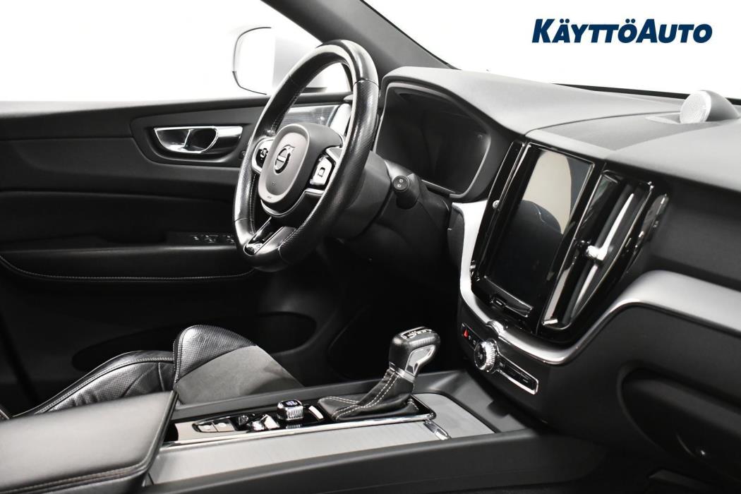 VOLVO XC60 2018