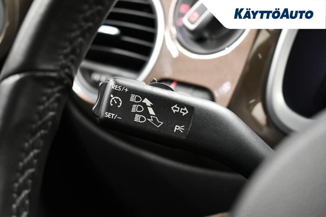 VOLKSWAGEN Beetle 2013