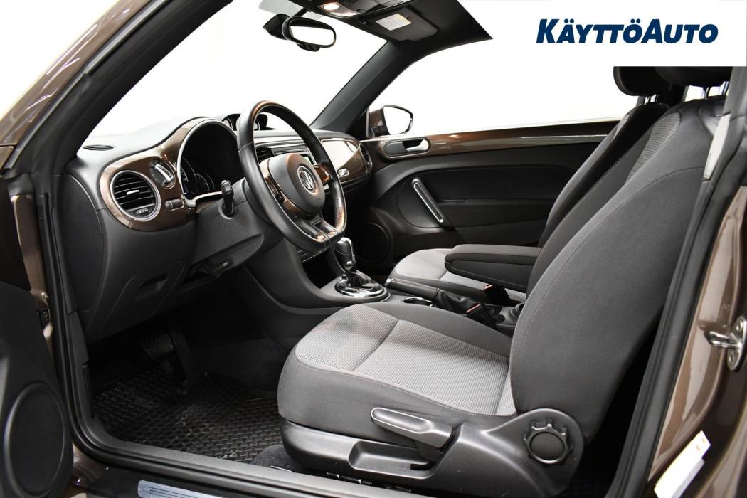 VOLKSWAGEN Beetle 2013